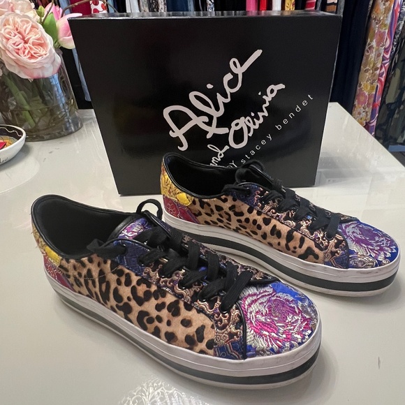 Alice + Olivia Women’s Ezra Leopard Sneakers - Picture 5 of 7
